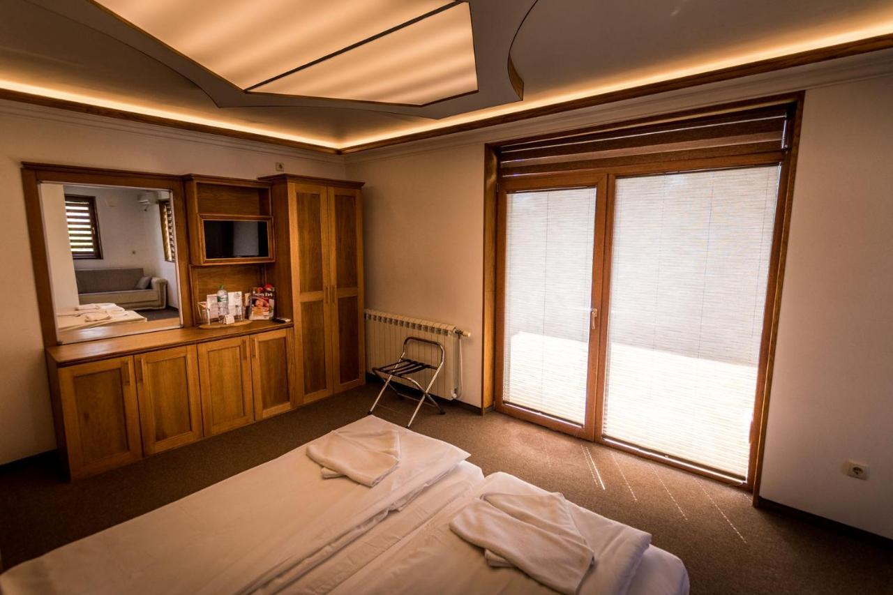 Tihiat Kut Complex Hotell Kjustendil Exteriör bild