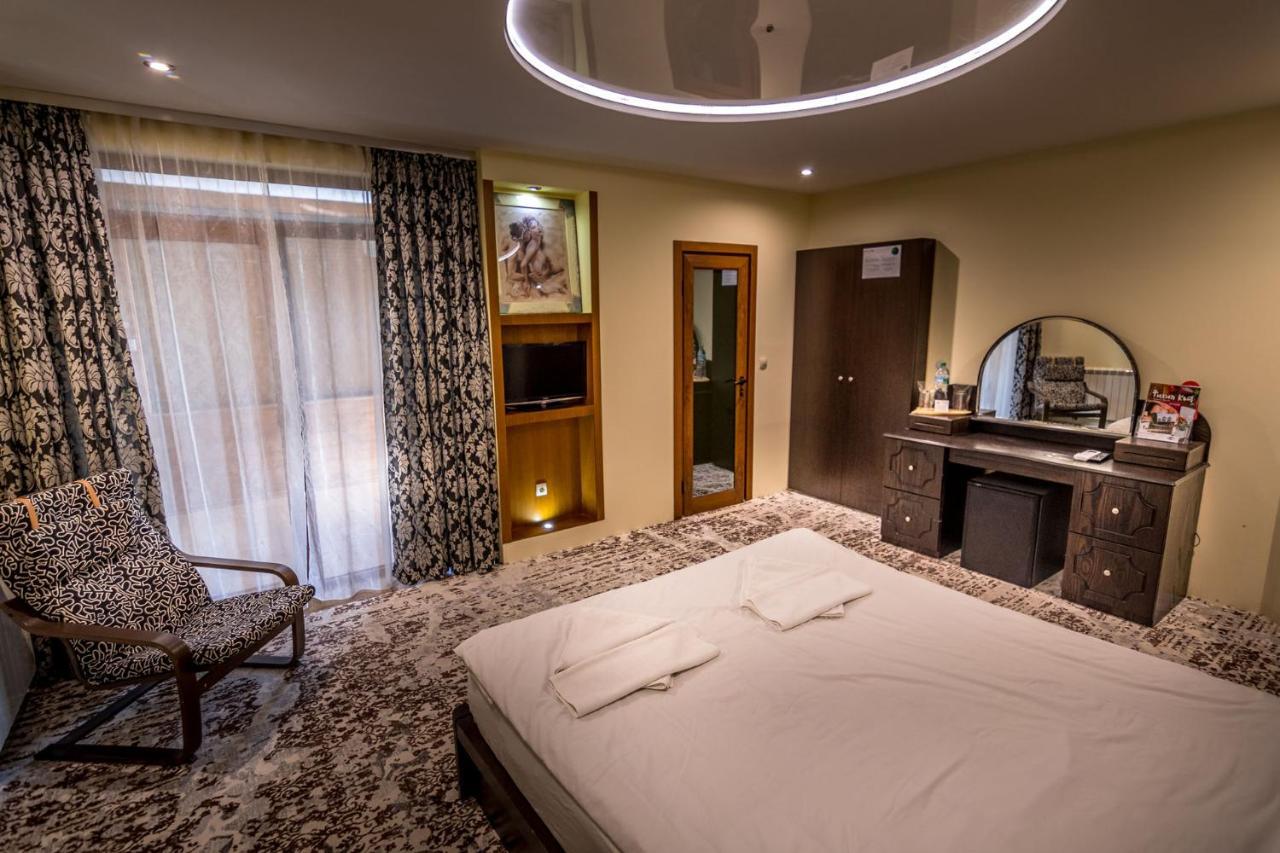 Tihiat Kut Complex Hotell Kjustendil Exteriör bild